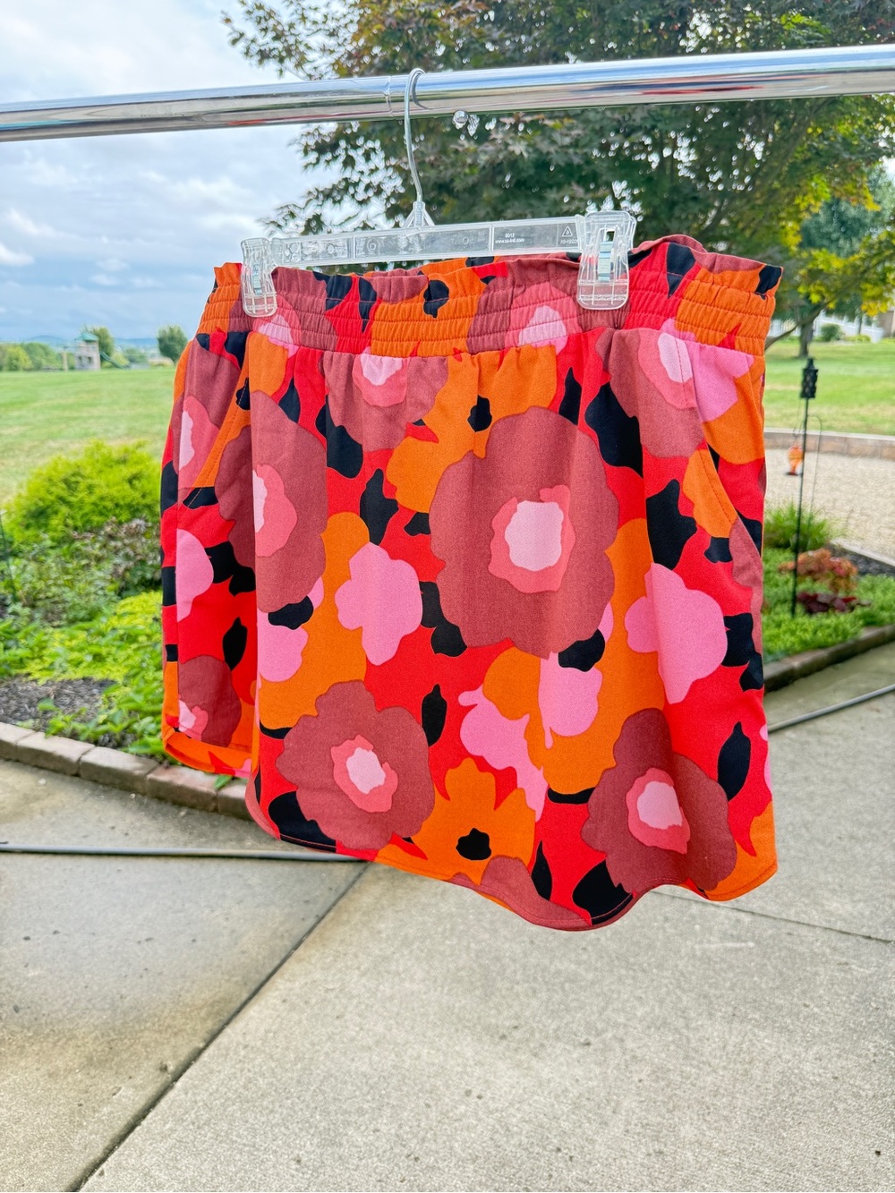 DR2 Bold Floral Elastic-Waist Mini Skirt - Red, Pink & Orange